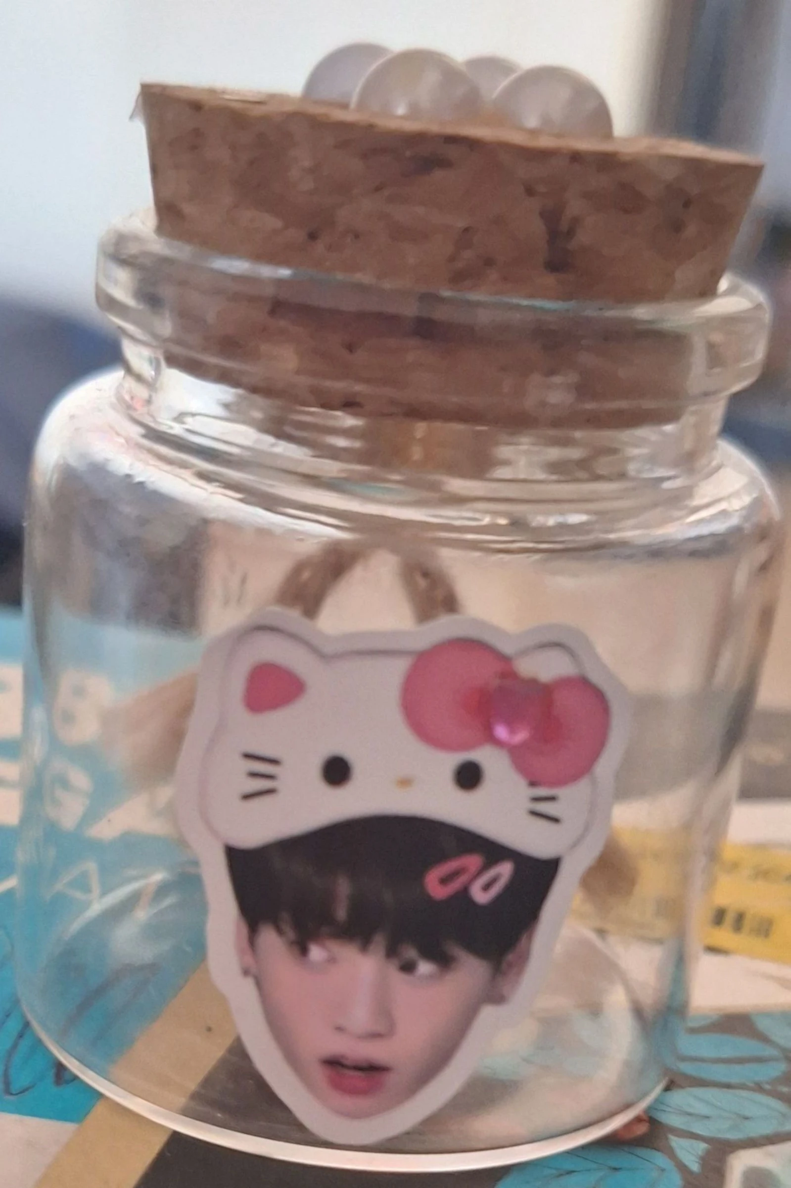 Petit bocal jungkook en hello kitty